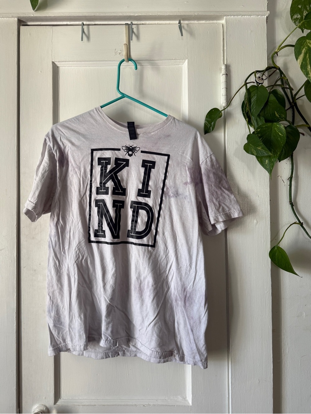 ‘KIND' Graphic Tee size L top